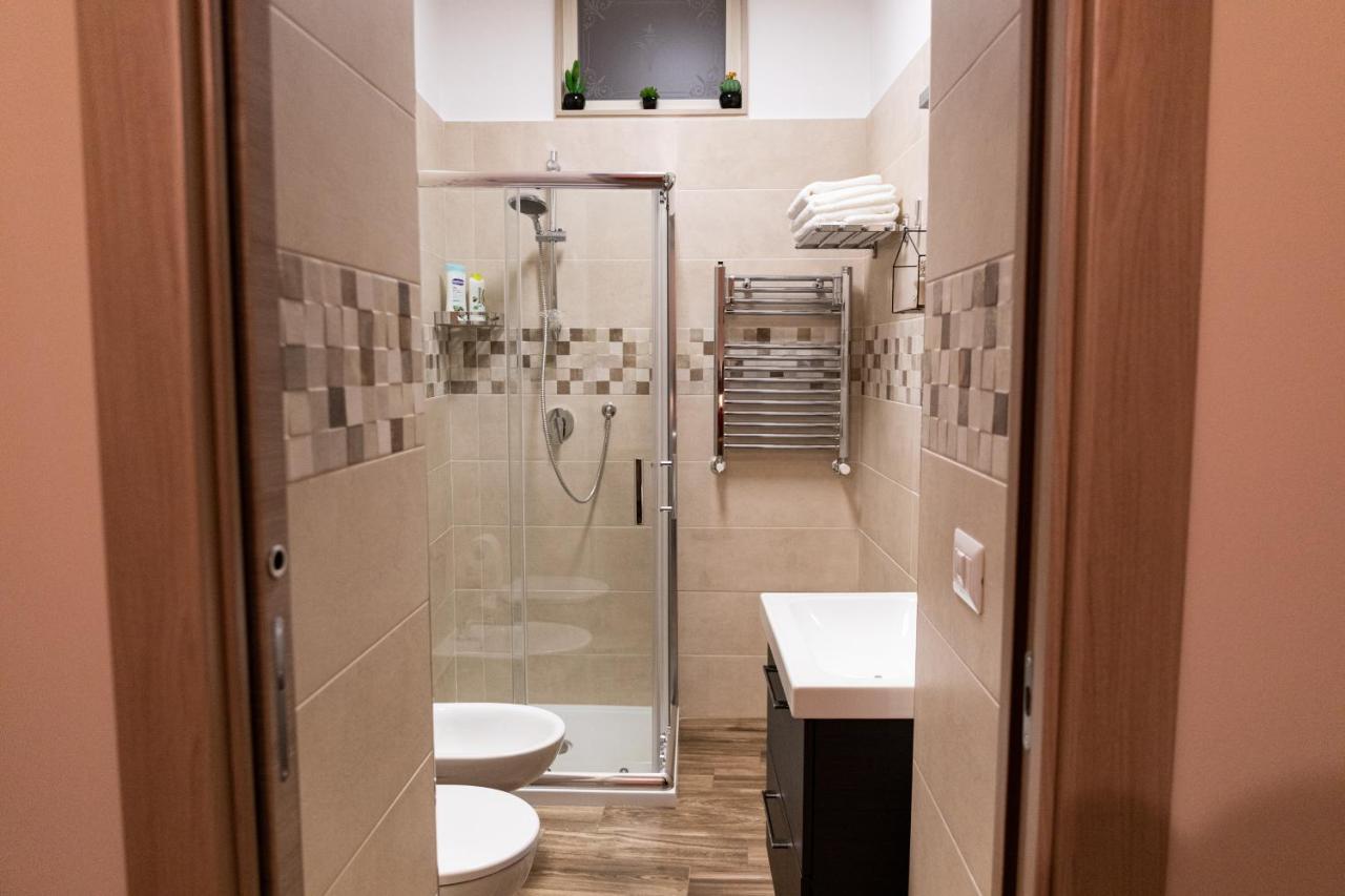 Tizzy Apartment & Rooms Bari Kültér fotó
